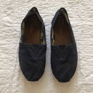 Toms